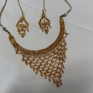 Elegant Gold Necklace and Earring Set